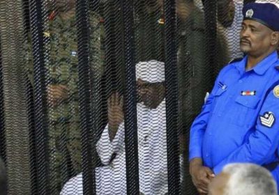 وسط مشادات.. دفاع البشير يطالب بتأجيل الجلسة بحجة كورونا