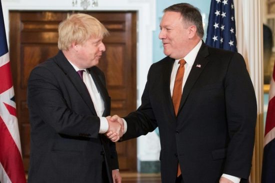  بومبيو يصل بريطانيا لإجراء محادثات مع جونسون