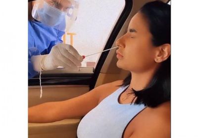 بالفيديو.. جوري بكر تجري مسحة فيروس كورونا