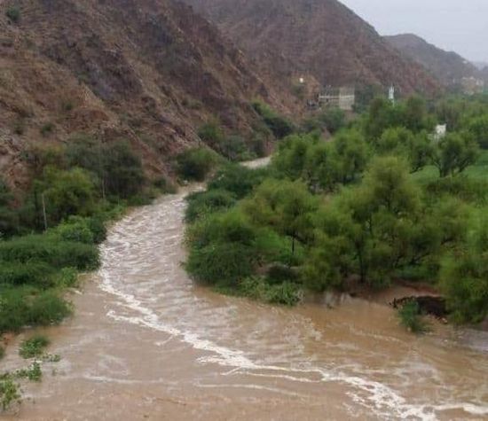 السيول تتدفق على مديريات شبوة وتخلف خسائر