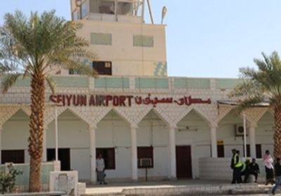 السيول تُعلق رحلات مطار سيئون