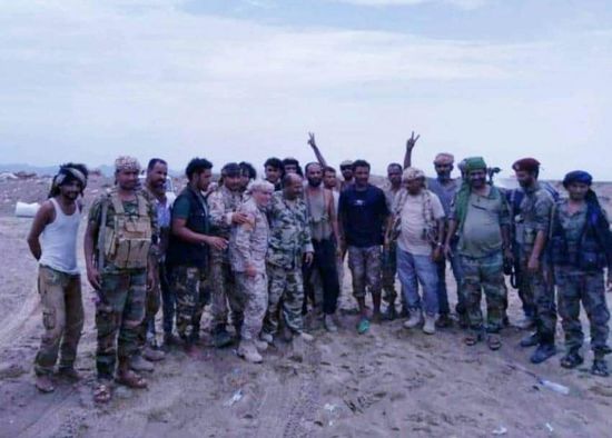 رئيس عمليات محور الضالع يتفقد القوات الجنوبية بأبين