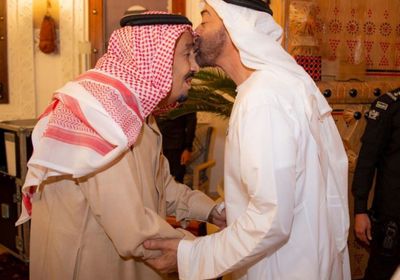  ولي عهد أبو ظبي يطمئن على صحة العاهل السعودي