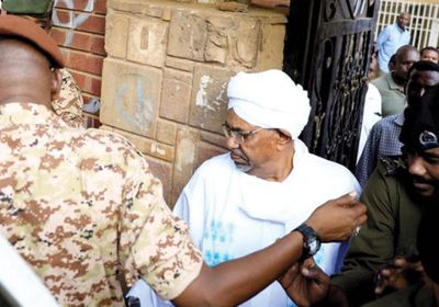 السودان.. عمر البشير أول رئيس يحاكم حضوريًا