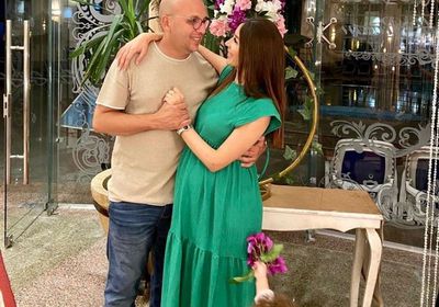 "هدية العمر".. جنات تبعث رسالة رومانسية لزوجها