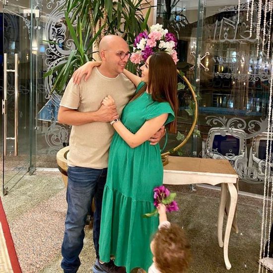 "هدية العمر".. جنات تبعث رسالة رومانسية لزوجها