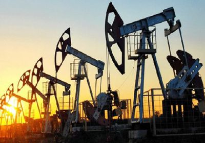 النفط يتراجع 0.4%.. برنت يسجل 44.1 دولاراً للبرميل والأمريكي يلامس 41.7 