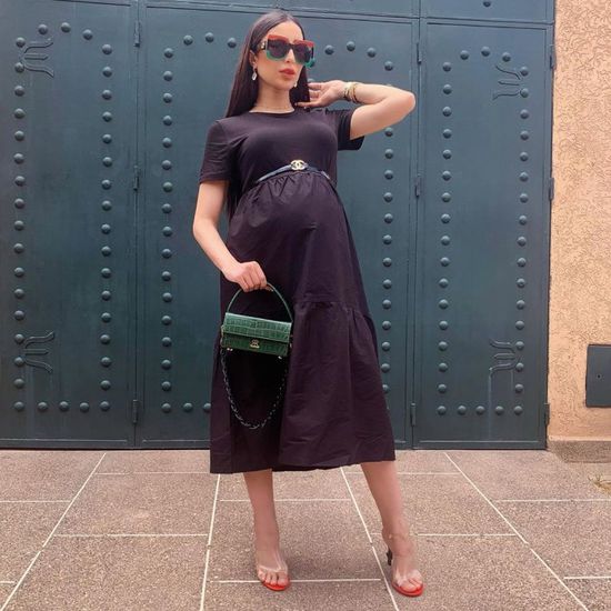 دنيا بطمة بالأسود في أحدث إطلالتها (صور)