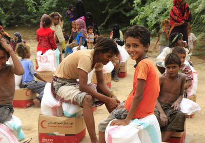 الإمارات تُغيث 3500 شخص بخط التماس في الحديدة