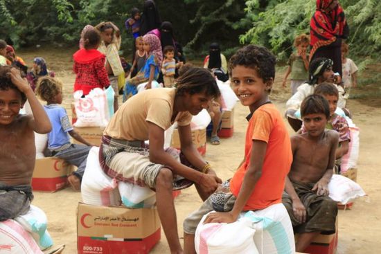 الإمارات تُغيث 3500 شخص بخط التماس في الحديدة