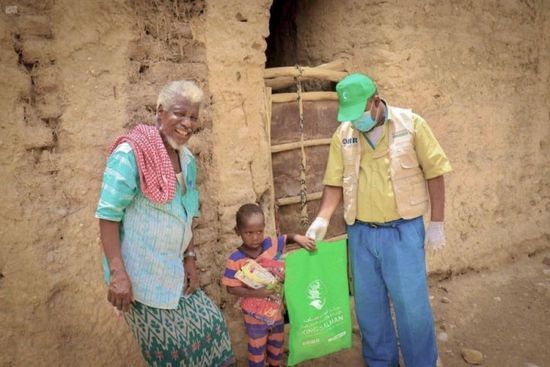 توزيع كسوة عيد على 2100 طفل بحجر