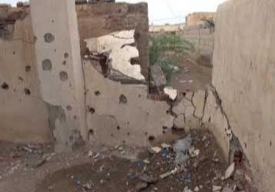 شاهد آثار القصف الحوثي لمسجد ومنزل ببيت مغاري