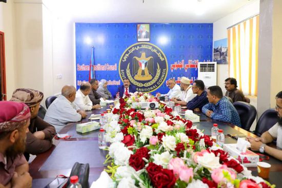 الإدارة الذاتية وجمعية الصرافين تبحثان أبعاد تدهور الريال