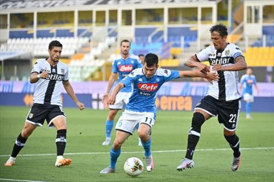 نابولي يعود لنزيف النقاط في الدوري الإيطالي بالخسارة أمام بارما