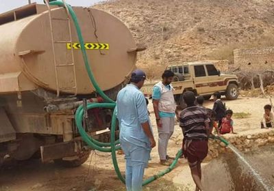 "خليفة الإنسانية" تكافح الشح المائي في سقطرى (صور)