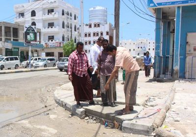 تحركات لمواجهة أزمة تجمعات المياه بالشحر