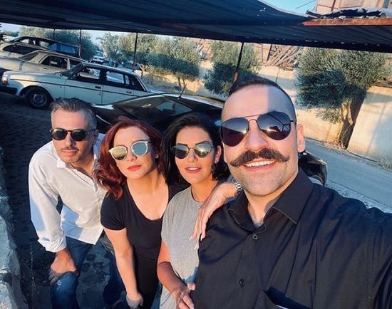 سلاف فواخرجي تنشر صورًا جديدة من كواليس "شارع شيكاغو"