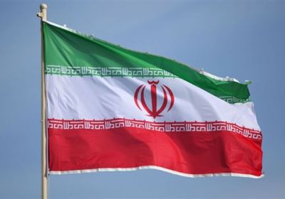 صحفي يكشف حيلة الملالي لإيقاف انهيار العملة الإيرانية