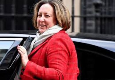 بينها اليمن.. بريطانيا ترصد ميزانية لمكافحة الجراد بعدة دول