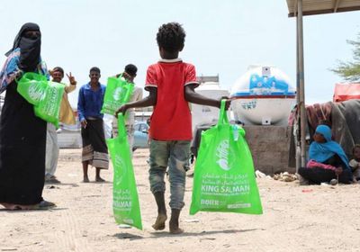 "سلمان للإغاثة" يوزع 950 حقيبة ملابس بالمكلا