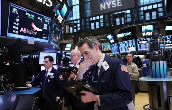 الأسهم الأمريكية تواصل تراجعها وداو جونز ينخفض 0.7%