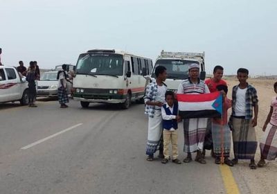 بموكب جماهيري.. قشن تؤيد الإدارة الذاتية بالمهرة