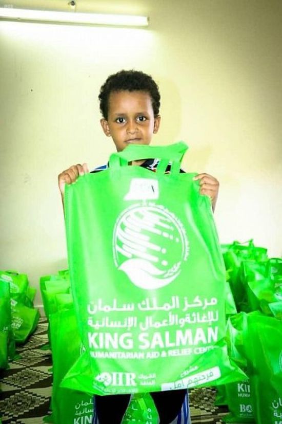 بدعم سعودي.. كسوة عيد لـ2200 طفل بالمكلا
