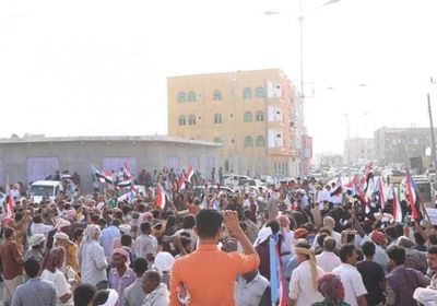 &rlm;"بن كليب" يشيد بتظاهرات المهرة المطالبة بالإدارة الذاتية