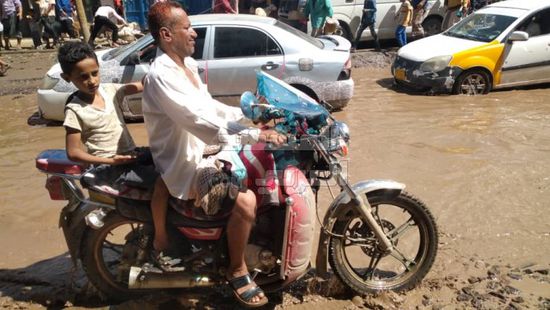 أمطار ردفان تعرقل حركة السير