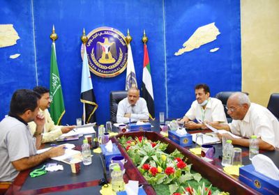 لضبط الأسعار.. "الانتقالي" يبحث أزمتي أجور النقل والإفراج الجمركي