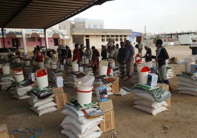 الصليب الأحمر: مواد غذائية لـ 4900 نازح في مأرب