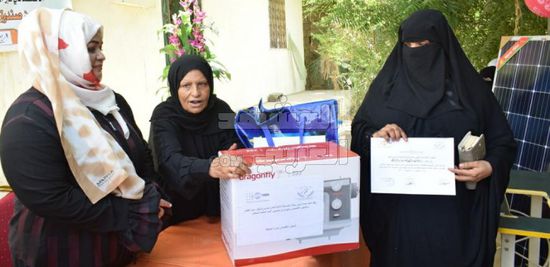 تسليم 15 متدربة على الخياطة "أدوات التمكين" بلحج