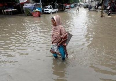  مصرع 3 أشخاص صعقا بالكهرباء بسبب الأمطار الغزيرة في باكستان