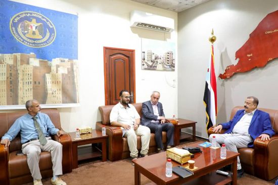 بن بريك يناقش جهود أطباء بلا حدود في عدن