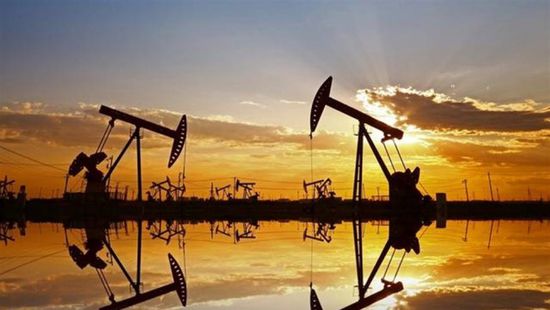 انخفاض أسعار النفط تأثرًا بكورونا والتوترات بين أمريكا والصين