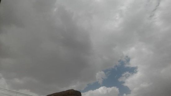 أمطار بالشريط الساحلي ورياح في سقطرى
