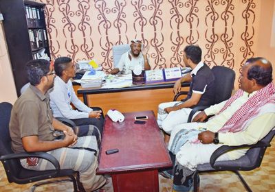 "انتقالي غيل باوزير" و"إدارة الكهرباء" يستعرضان جهود تحسين الشبكة