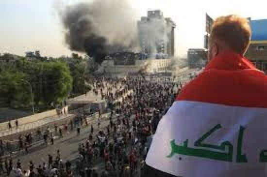 العراق: سقوط جرحى باشتباكات بين متظاهرين والأمن في ساحة الطيران