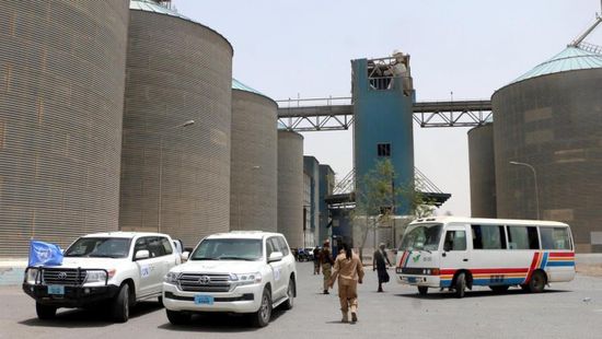 إفراغ مستودعات مطاحن البحر الأحمر من الحبوب