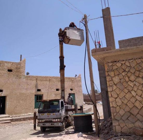 "خليفة الإنسانية" تربط منازل جديدة بالكهرباء في حديبو
