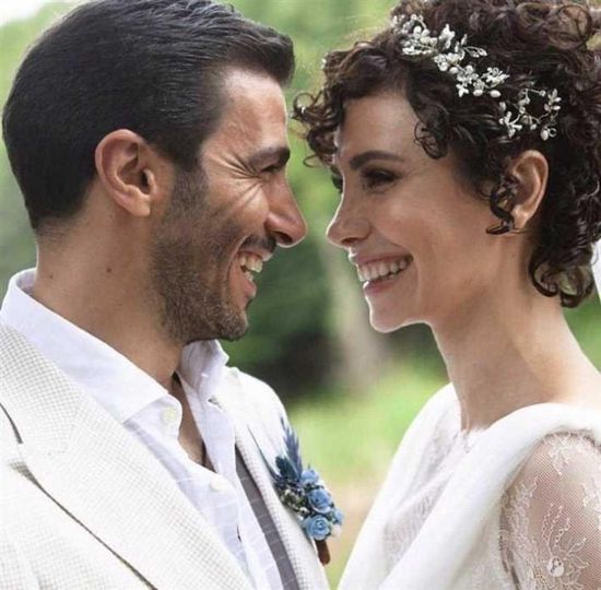النجمة التركية سونجول أودن تحتفل بزواجها من رجل الأعمال أرمان بيشيكجي (صور)