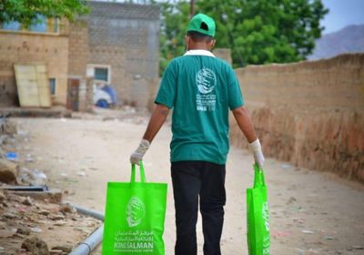 3000 قطعة ملابس للأطفال النازحين بالضالع