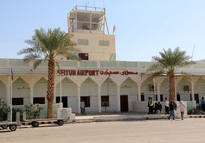 تتجه لمطار سيئون.. إقلاع طائرة بـ50 عالقًا في كينيا