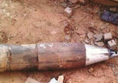 مقذوف يقتل طفلا ويصيب شقيقه في لحج