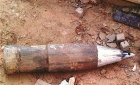 مقذوف يقتل طفلا ويصيب شقيقه في لحج