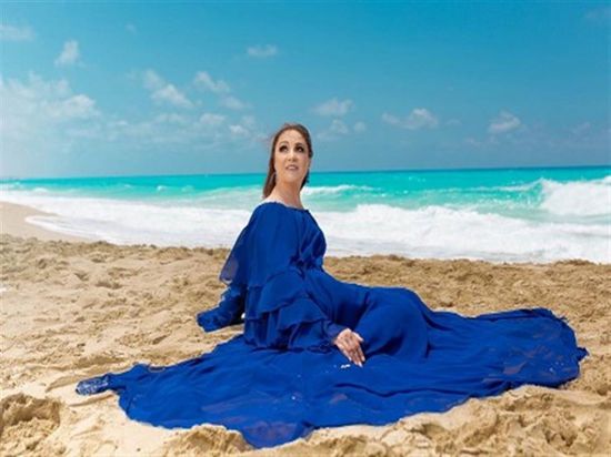 شيرين على الشاطئ في أحدث ظهور لها