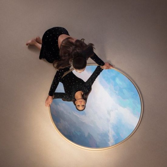 إليسا تروج لألبومها الجديد "صاحبة رأي" (فيديو)