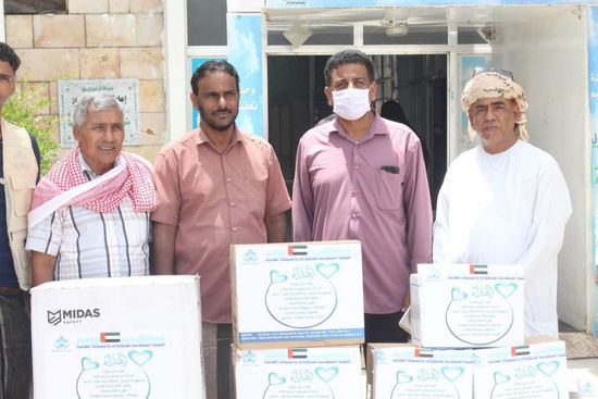 مستلزمات وقاية من "كورونا" لـ"صحة الشحر"