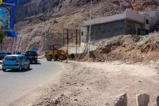 المعلا تستقبل عيد الأضحى بإزالة مخلفات السيول