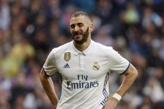 بنزيما: أفكر في «البالون دور» ونيمار أفضل مراوغ بالعالم